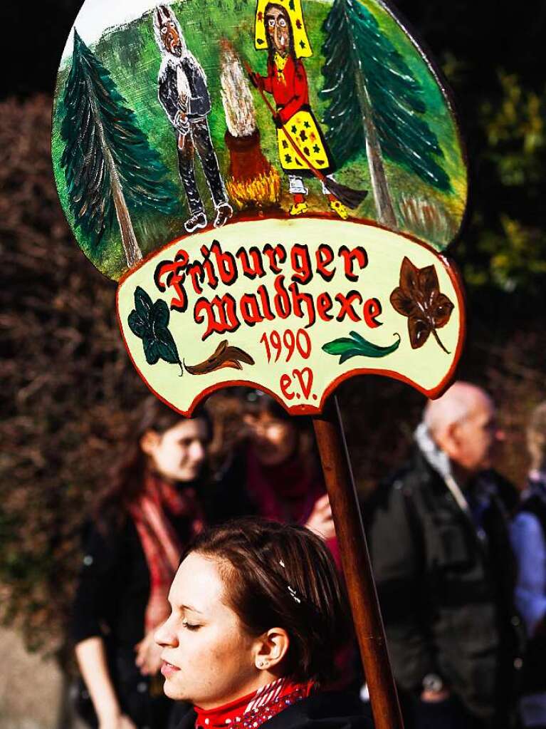 Sonnig-bunte Riesenparty: der Narrenumzug am Fasnetsamschdig in Bad Krozingen.