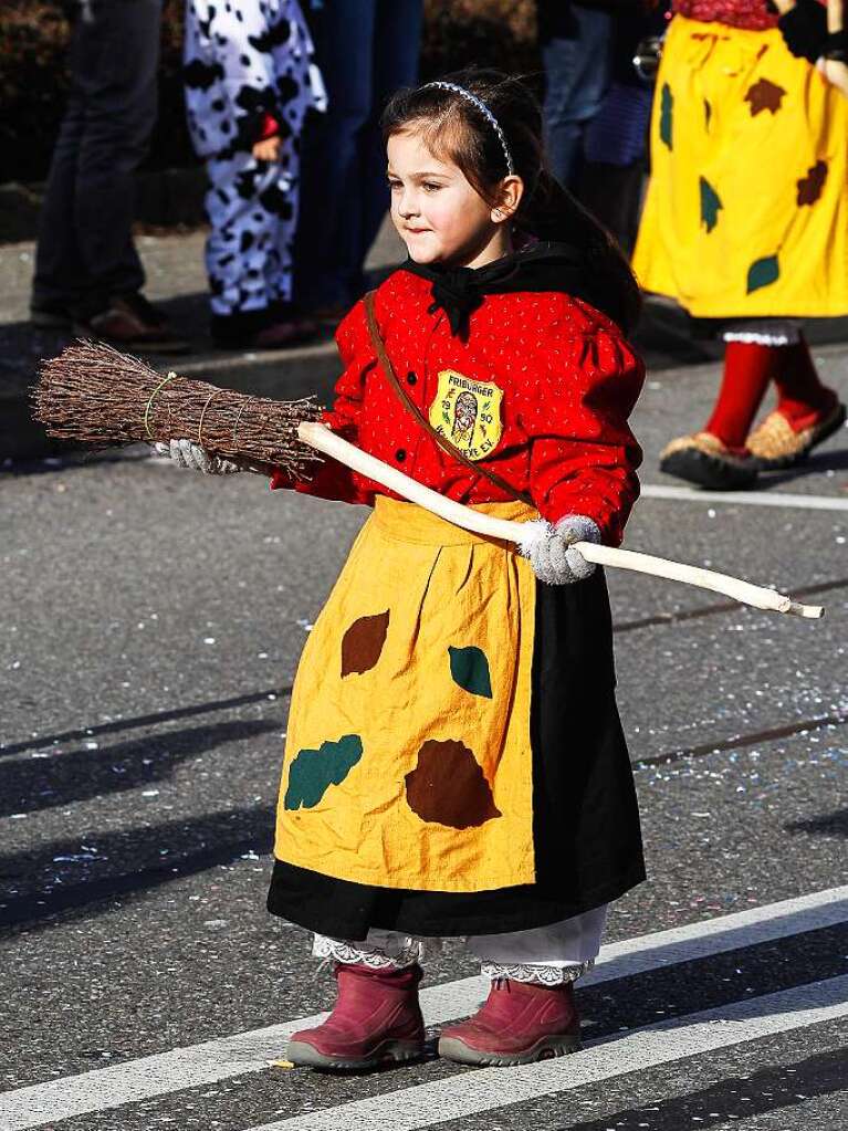 Sonnig-bunte Riesenparty: der Narrenumzug am Fasnetsamschdig in Bad Krozingen.