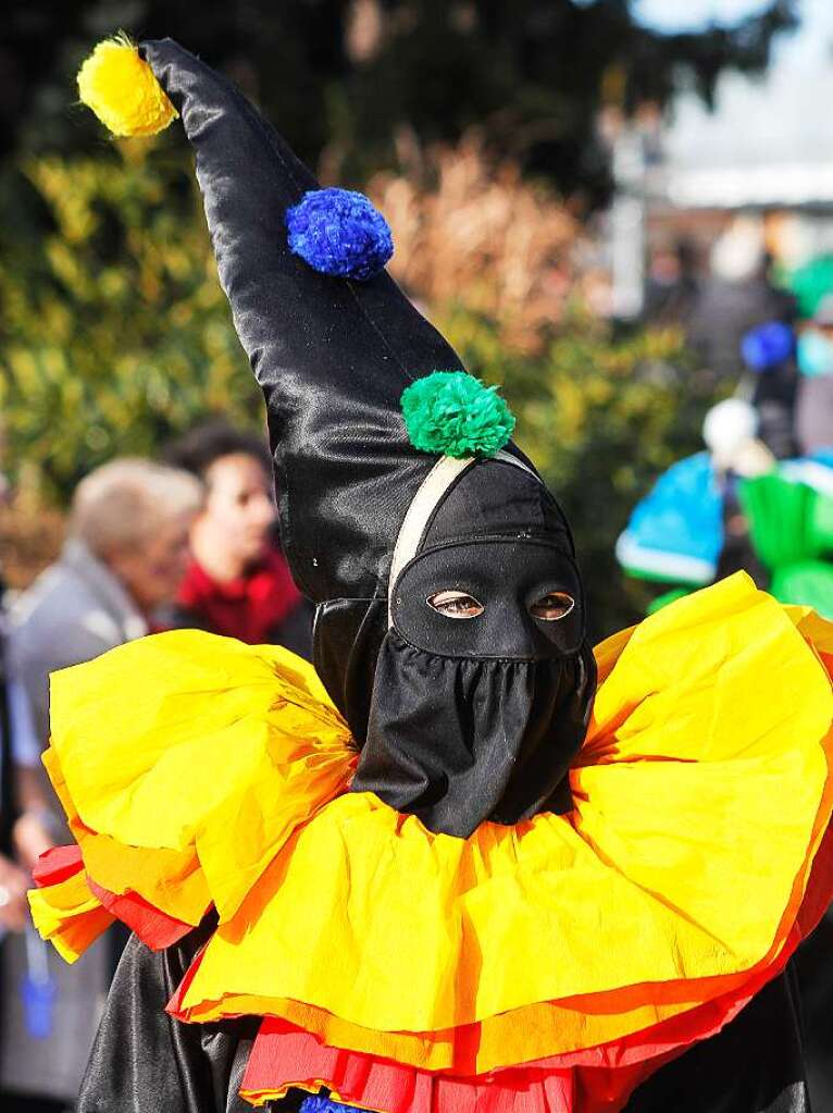 Sonnig-bunte Riesenparty: der Narrenumzug am Fasnetsamschdig in Bad Krozingen.