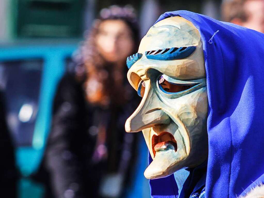 Sonnig-bunte Riesenparty: der Narrenumzug am Fasnetsamschdig in Bad Krozingen.