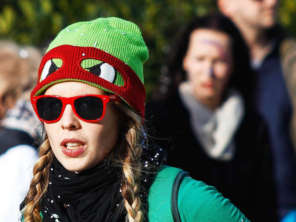 Sonnig-bunte Riesenparty: der Narrenumzug am Fasnetsamschdig in Bad Krozingen.