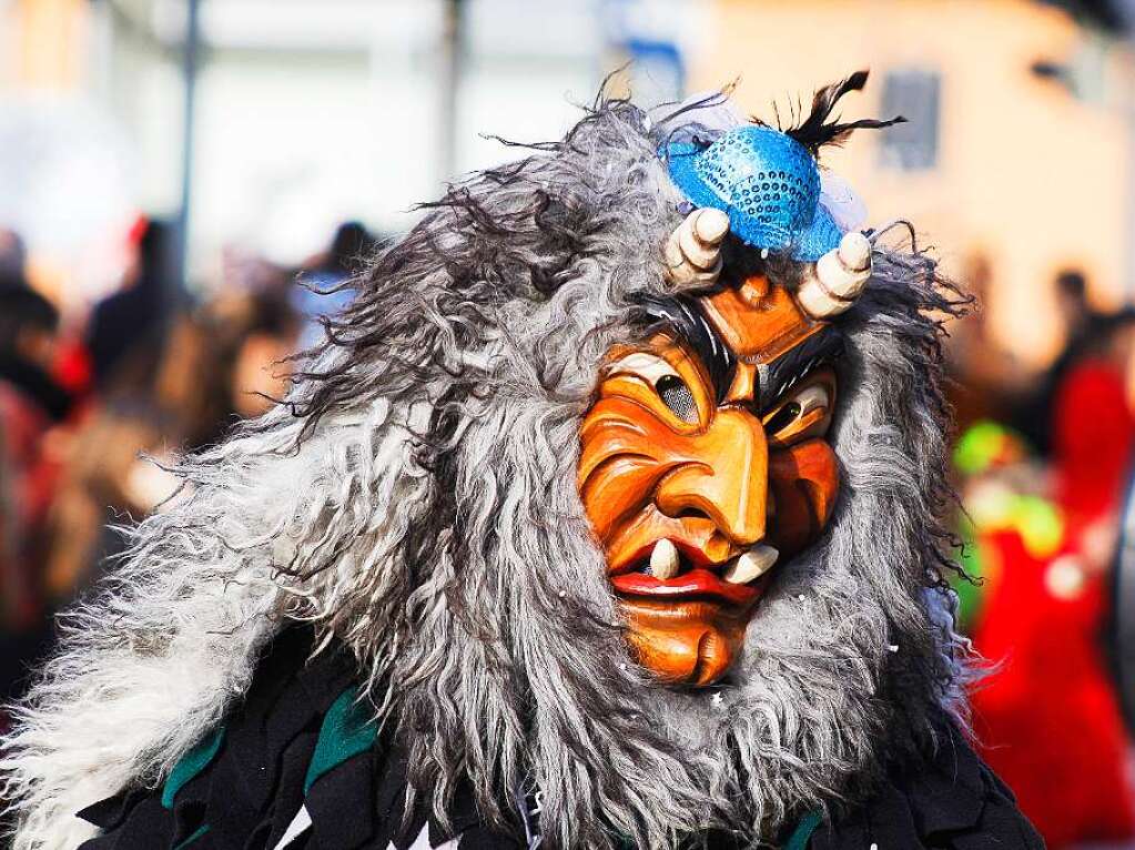 Sonnig-bunte Riesenparty: der Narrenumzug am Fasnetsamschdig in Bad Krozingen.