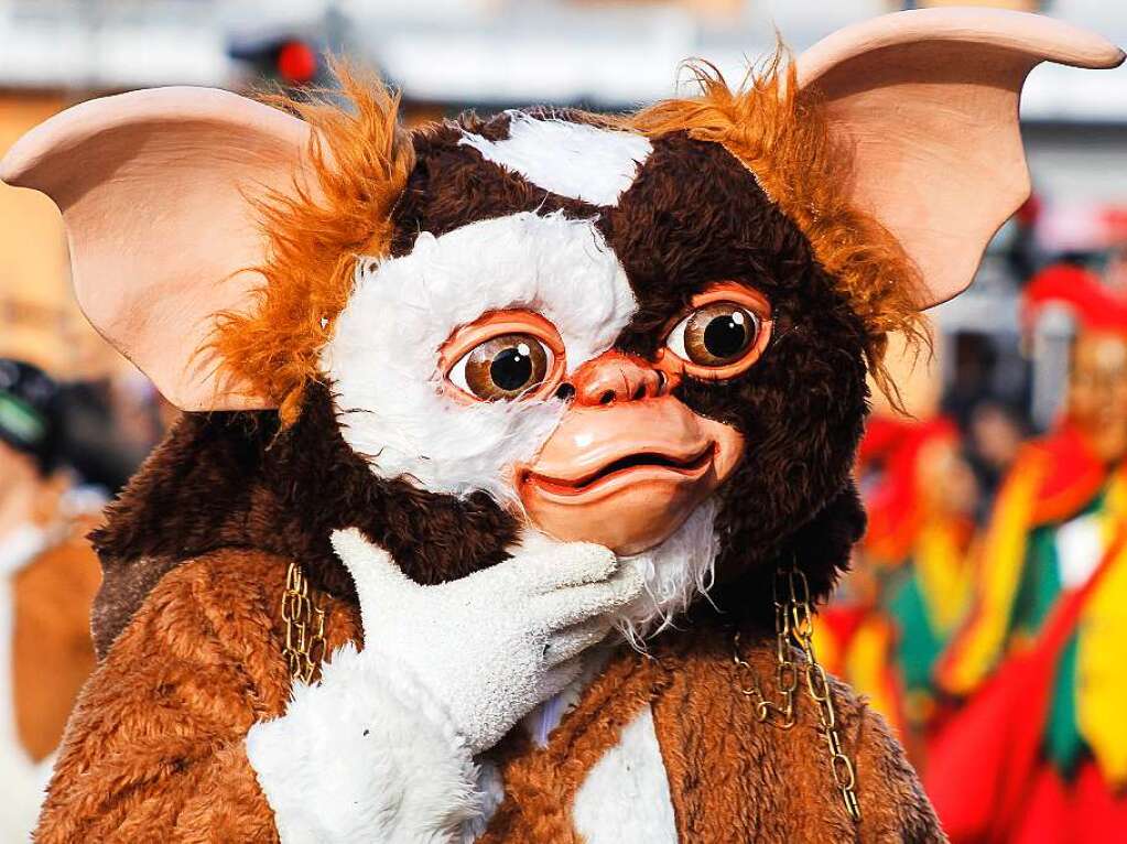 Sonnig-bunte Riesenparty: der Narrenumzug am Fasnetsamschdig in Bad Krozingen.