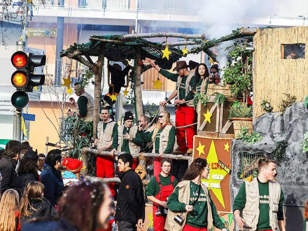 Sonnig-bunte Riesenparty: der Narrenumzug am Fasnetsamschdig in Bad Krozingen.