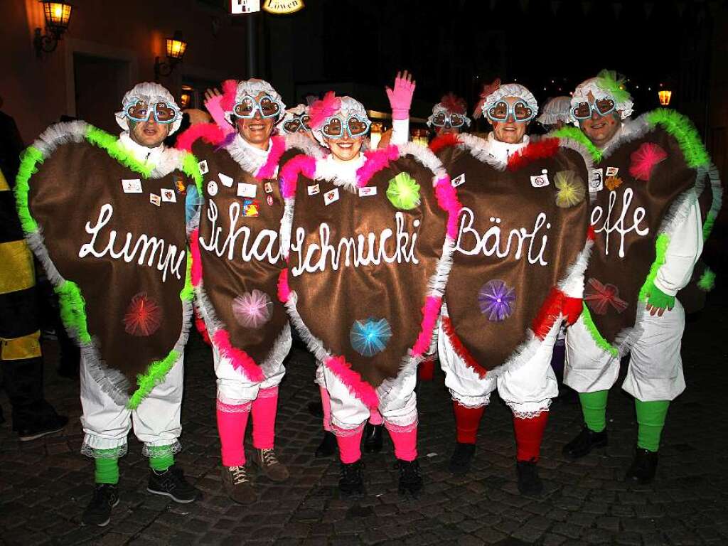 Groe Endinger Schnurrnacht mit vielen maskierten Gruppen