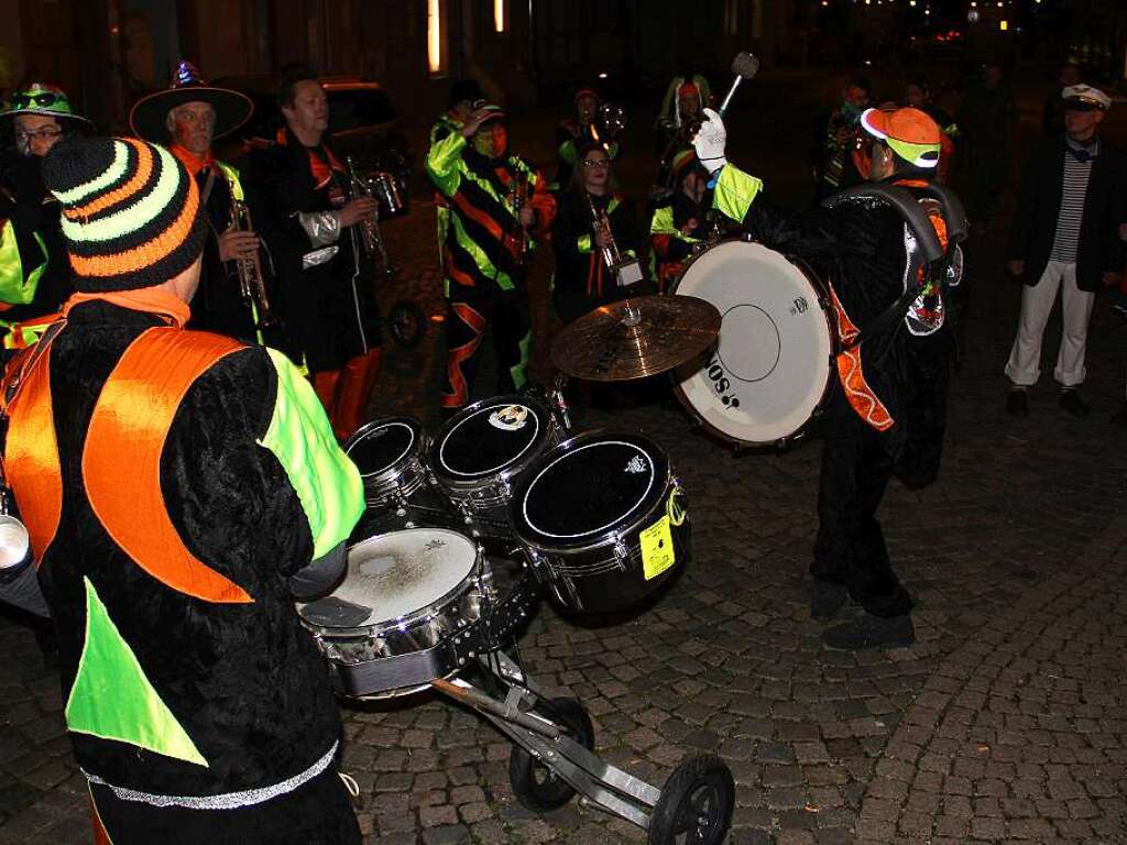 Groe Endinger Schnurrnacht mit vielen maskierten Gruppen