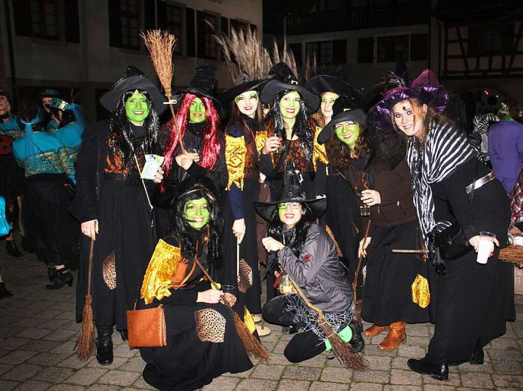 Groe Endinger Schnurrnacht mit vielen maskierten Gruppen