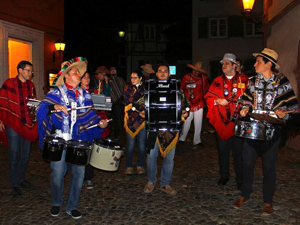 Groe Endinger Schnurrnacht mit vielen maskierten Gruppen