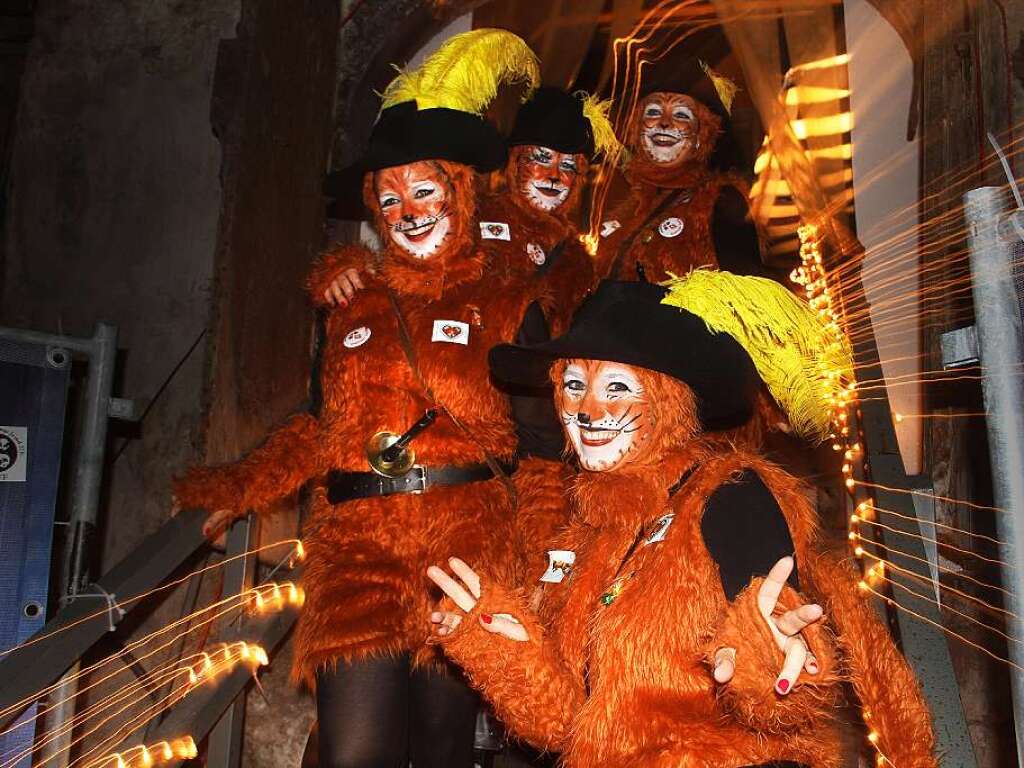 Groe Endinger Schnurrnacht mit vielen maskierten Gruppen