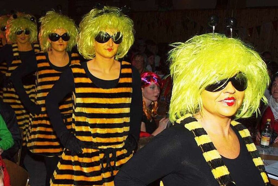 Bunter Abend der Zyndusse in Bleichheim: „Flips und flotte Bienchen“ setzen auf Kostüm und Tanz (Foto: Michael Haberer) Bunter Abend der Zyndusse in Bleichheim: „Flips und flotte Bienchen“ setzen auf Kostüm und Tanz (Foto: Michael Haberer)