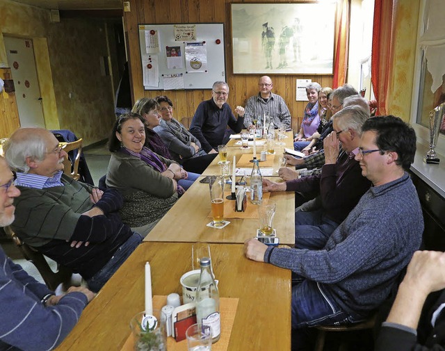 Die neue Fotogruppe um Jrgen Christne...) bei ihrem ersten Treffen in Auggen.   | Foto: Dorothee Philipp