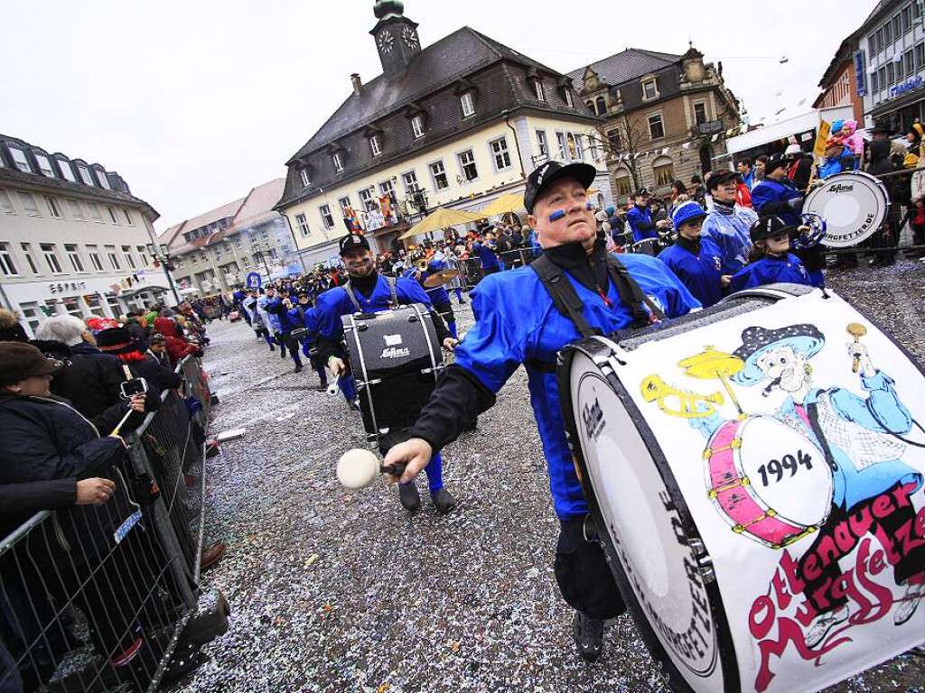 3000 Narren zogen durch die Emmendinger Innenstadt