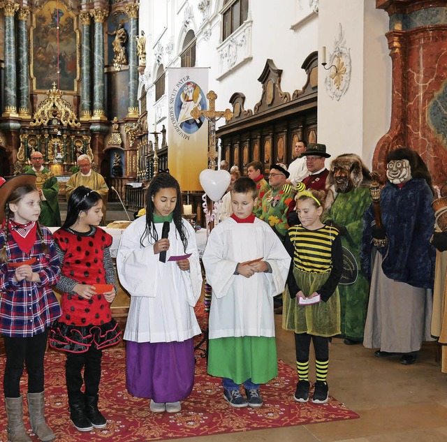 Hstrger neben dem Altar, kleine Narr...inen Gottesdienst der nrrischen Art.   | Foto: Marion Rank