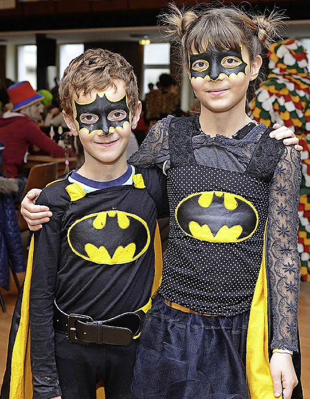 Batman und Batgirl auf dem Kinderball   | Foto: Rita Eggstein