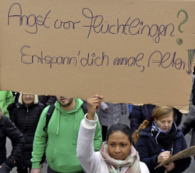 So kann man es auch sehen: Demonstration gegen Fremdenfeindlichkeit in Hessen   | Foto: dpa