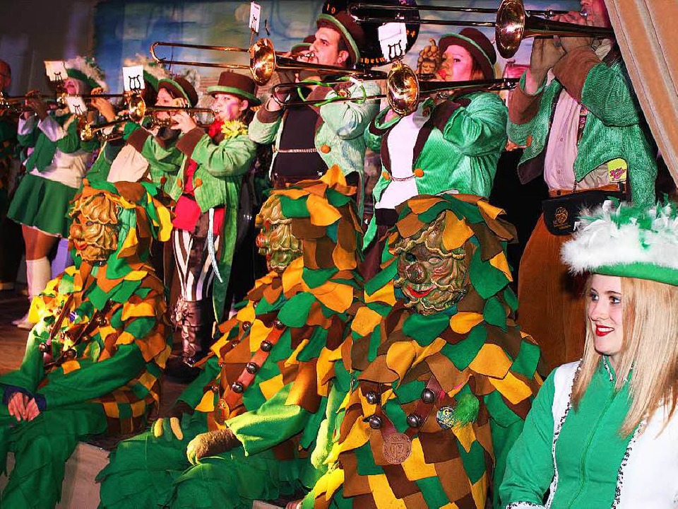 Krutstorze-Zunftabend in Gottenheim: F...uggemusik, Krutstorze und Gardemdchen  | Foto: Mario Schneberg