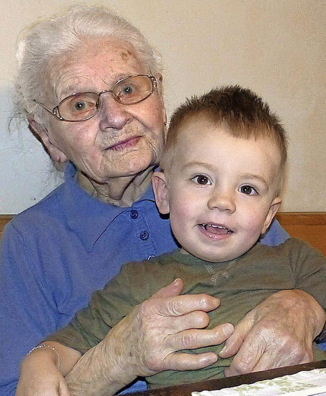 Rosalie Luhr  mit Enkel Loui   | Foto: df