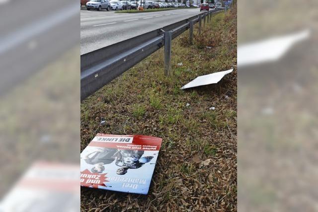 Wahlplakate am Boden: War es Wind oder Vandalismus?