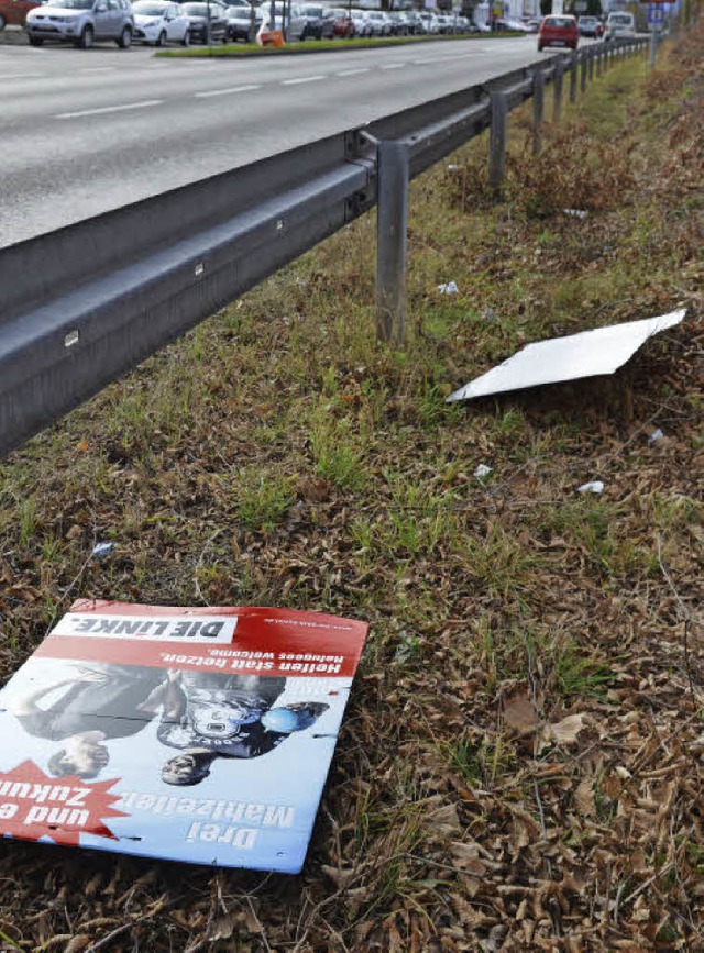 Etliche Wahlplakate lagen gestern an der Mllheimer Strae.   | Foto: jof