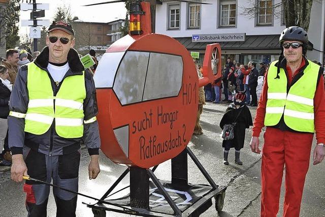 Traditionelle Znfte und aktuelle Politik beim Umzug