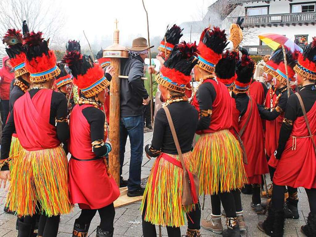 Wehe dem Zuschauer, der von Blacks Clique an den Pfahl gestellt wurde.