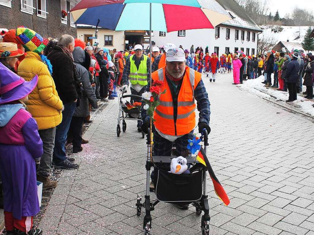 Die Herren rollten mit den Rollatoren an