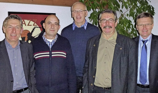 Der wiedergewhlte Vorstandsvorsitzend...nger, Dieter Lindemann und Achim Frey.  | Foto: PRIVAT