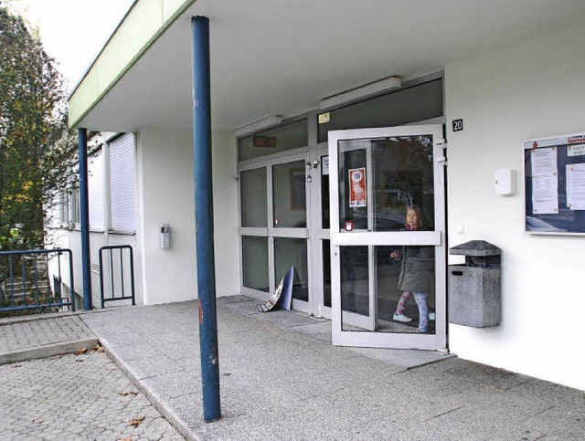 Die Hebelhalle in Nollingen erhlt ein...d saniert und auch der Umkleidetrakt.   | Foto: Ralf Staub