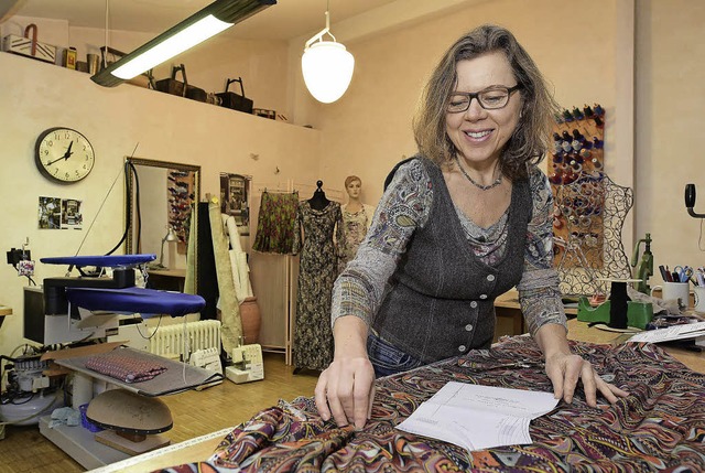 Claudia Lslein arbeitet leidenschaftlich gerne mit Textilem.   | Foto: Thomas kunz