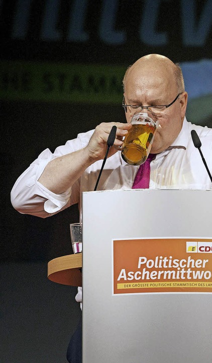 Zu Gast: Kanzleramtsminister Peter Altmaier prostet.  | Foto: dpa