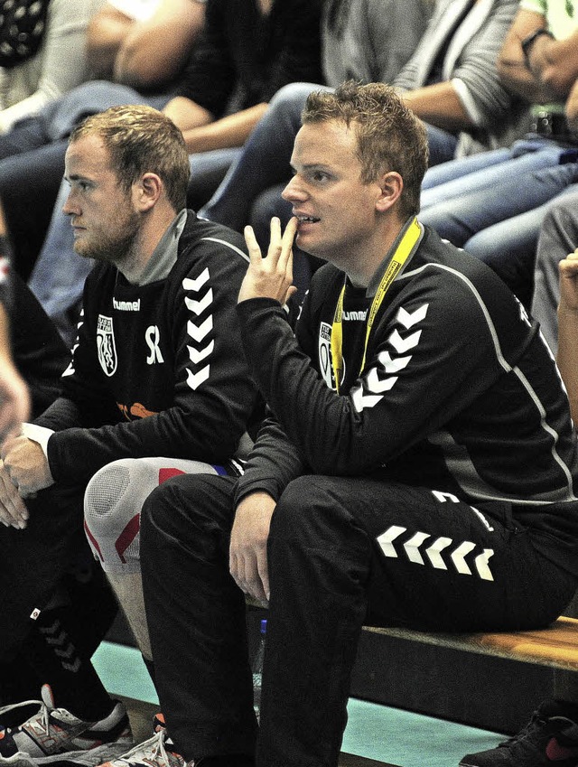 TuS-Trainer Jonas Eble arbeitet mit se...stung fr das Spiel beim HGW Hofweier.  | Foto: Bettina Schaller