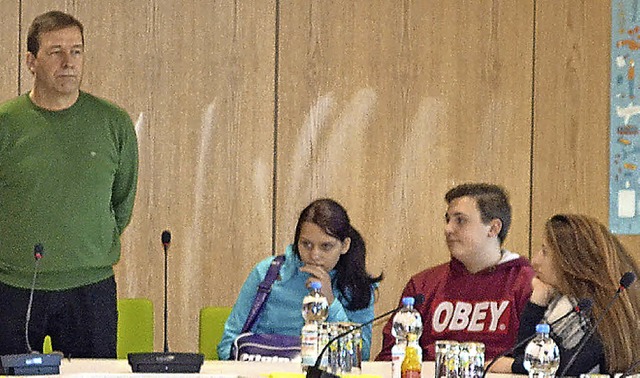 Thomas Marwein empfngt Jugendliche im Landtag.   | Foto: Veranstalter