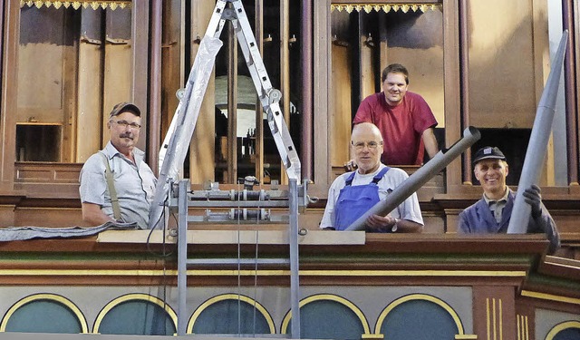 Beim Abbau der  Albiez-Orgel  in der R...der Orgelbaufirma und  Markus Brugger   | Foto: alfons vgele