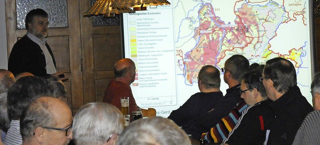 Dr. Hans-Gerd Michiels von der FVA des...lder im Gemeindebezirk Sthlingen vor.  | Foto: Dietmar Noeske