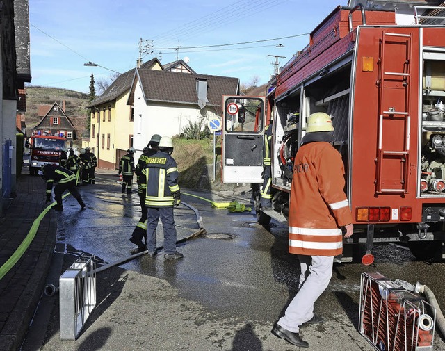 Kiechlinsbergen. Feuerwehreinsatz im Burgweg in Kiechlinsbergen.  | Foto: Roland Vitt