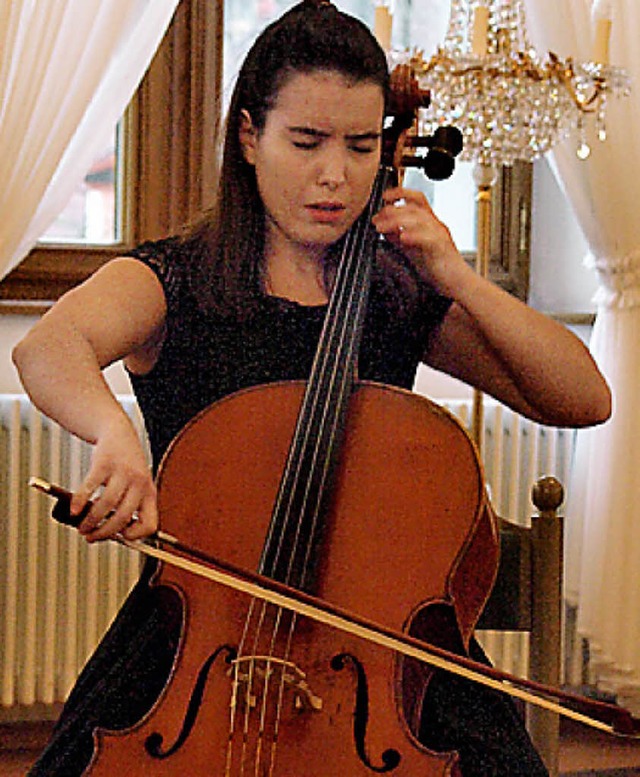 Bei dem hochkartigen internationalen ...e Cellistin Natalia Dauer dem Publikum  | Foto: Karin Stckl-Steinebrunner