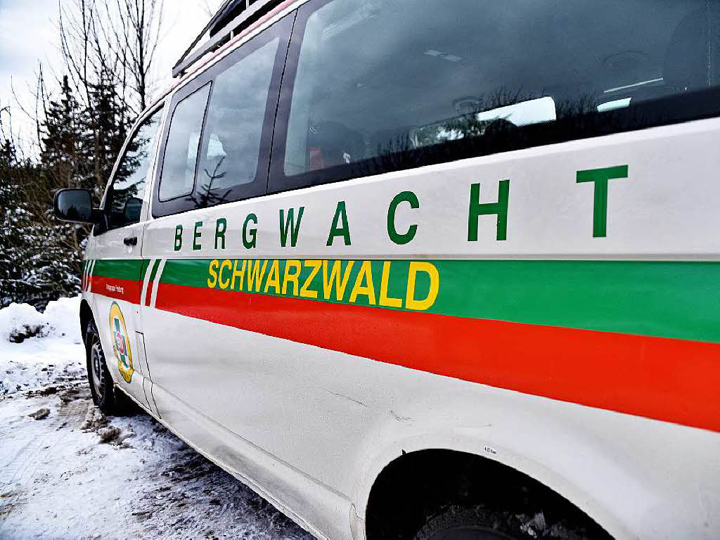 Lawinenbung mit der Bergwacht: Mehr als 25 Leser sind bei der Aktion BZ-Hautnah auf dem Feldberg auf Vermisstensuche.