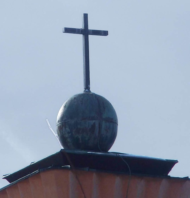 Welches Haus in St. Blasien schmckt dieses Kreuz mit Weltkugel?   | Foto: Thomas Mutter