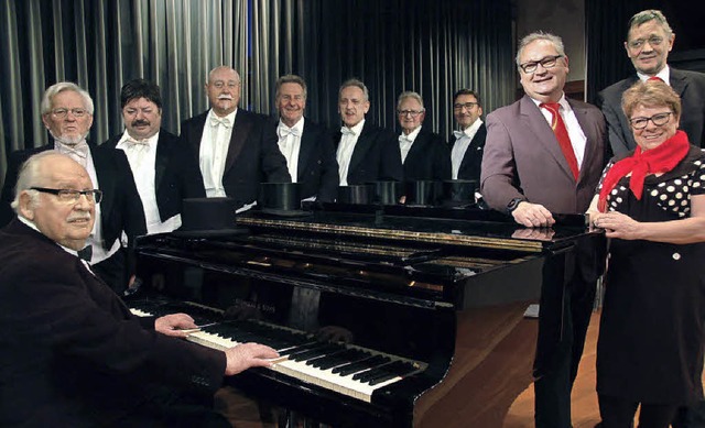 Die Gundelfinger Harmonists untersttz...en sie von Rolf Haberstroh begleitet.   | Foto: Andrea Steinhart