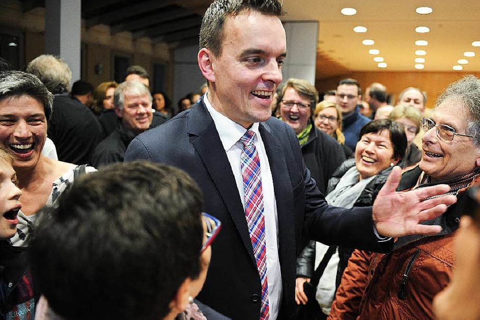 Die Bürgermeisterwahl in Friesenheim mit Sieger Erik Weide (Foto: Bettina Schaller) Die Bürgermeisterwahl in Friesenheim mit Sieger Erik Weide (Foto: Bettina Schaller)