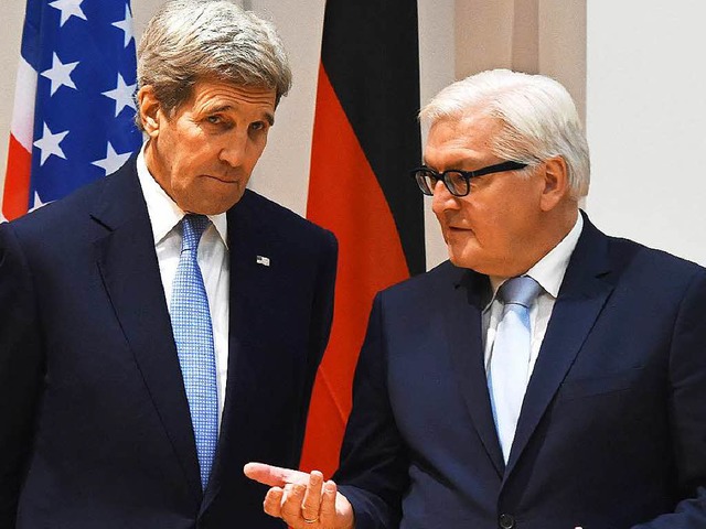 US-Auenminister John Kerry (links) im...schen Kollegen Frank-Walter Steinmeier  | Foto: dpa