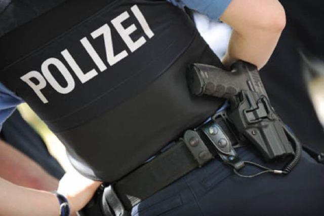 Zwei Fake-Polizisten berauben 54-Jhrigen auf der KaJo