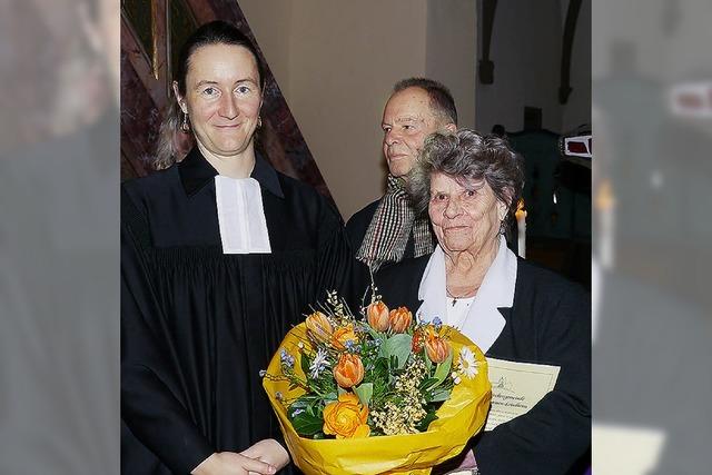 Erna Schindele ist seit 40 Jahren Kirchendienerin in Leiselheim