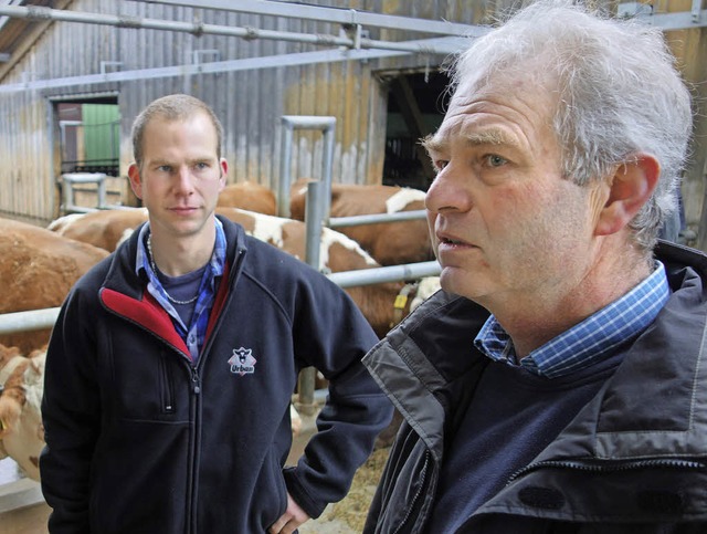 Norbert Meister fhrt die Besucher mit...allanlagen seines Milchviehbetriebes.   | Foto: Andreas Mahler