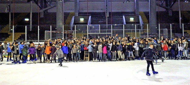 Die Johanniter-Schler im Freiburger Eisstadion   | Foto: Schreck