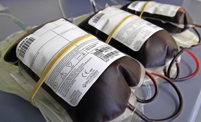 Blutspenden sind wichtig, weil Konserven knapp sind.   | Foto: Bernd Wstneck/dpa