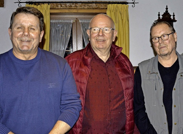 Vorsitzender  Hans-Joachim Fischer (Mi...nd Hofmann  und  Otto Peschke (links)   | Foto: GD