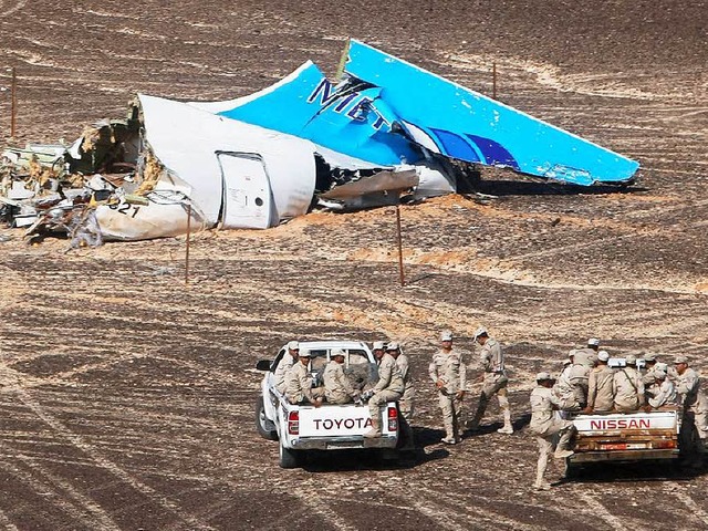 Wrackteile des Airbus A321, der im Oktober ber der Sinai-Halbinsel abstrzte.   | Foto: dpa