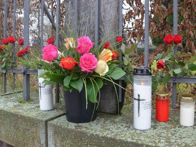 Am Unfallort in Lahr sind Blumen aufgestellt worden.  | Foto: Christian Kramberg 