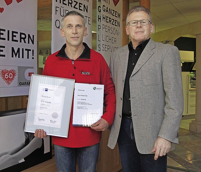 Manfred Dau (rechts)  und sein langjhriger, geehrter Mitarbeiter Michel Muller.  | Foto: Jutta Schtz